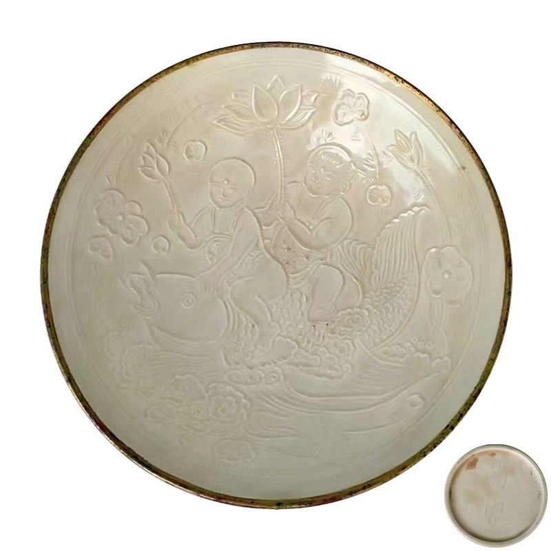 易定款 定窑二婴戏鱼纹铜鎏金包口碗