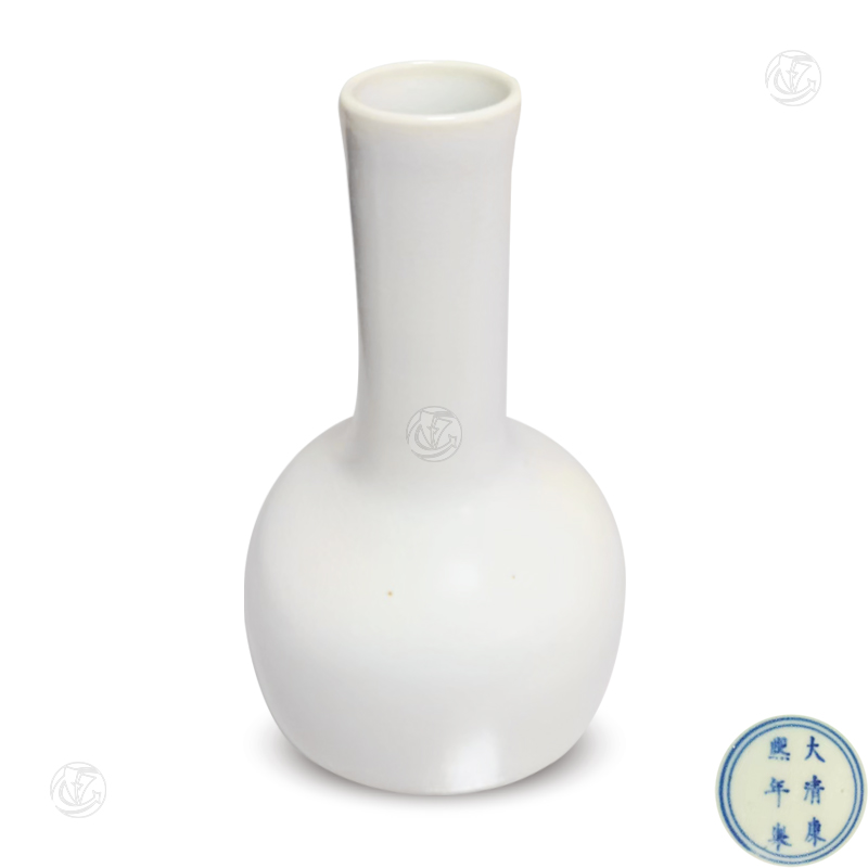 大清康熙年制款白釉摇铃尊