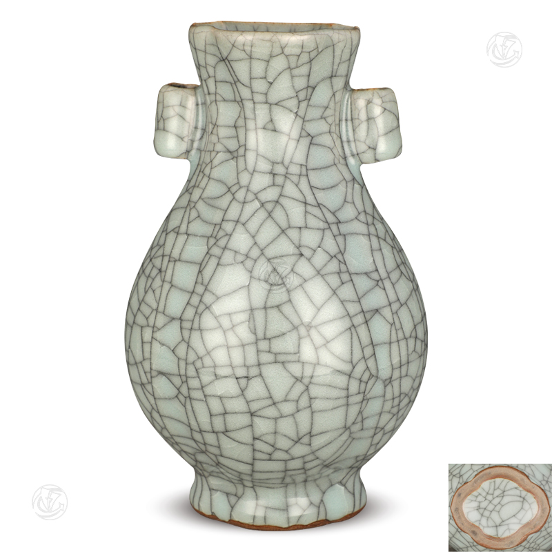 官窑海棠式贯耳瓶