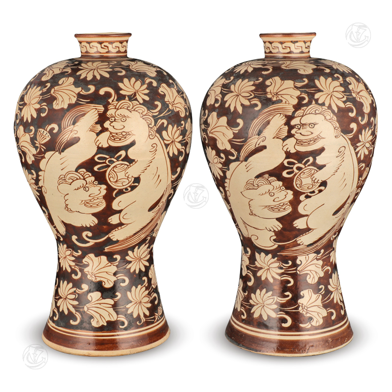 磁州窑狮子滚绣球梅瓶 1对