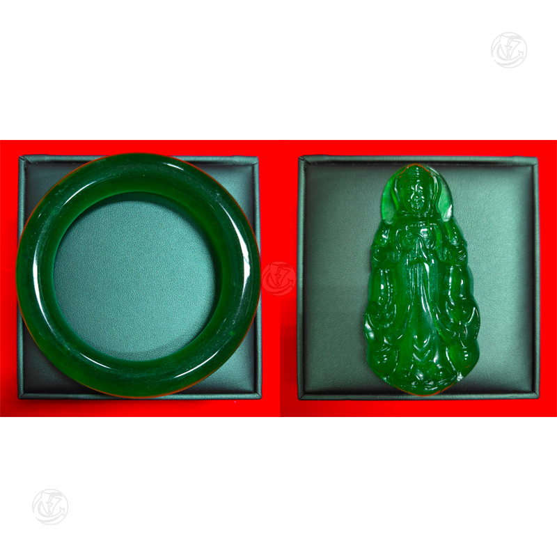 帝王绿翡翠手镯、挂件（1组）