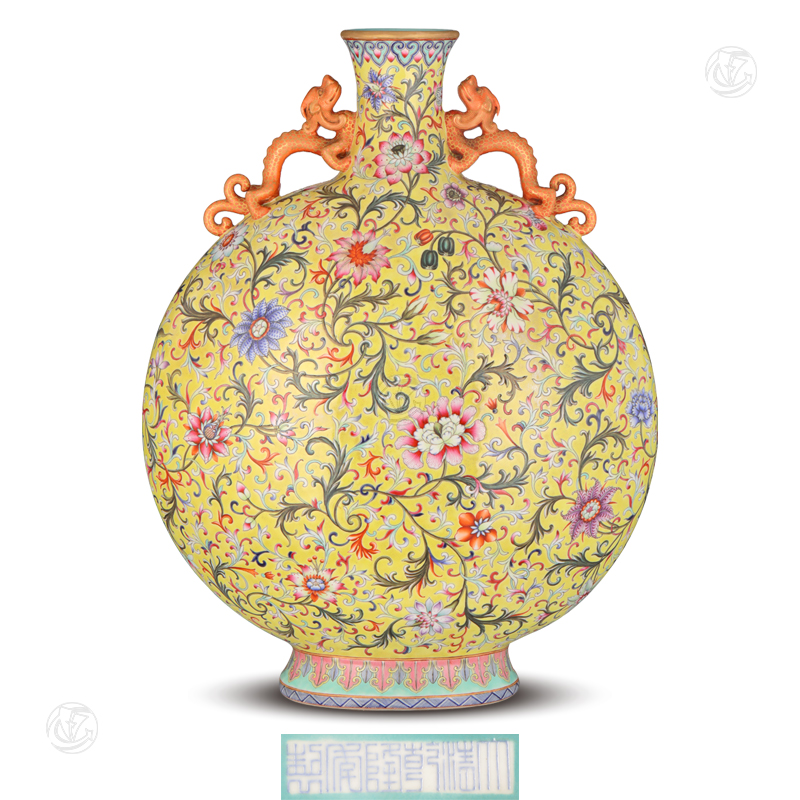 大清乾隆年制款黄地洋彩缠枝花卉双龙耳抱月瓶